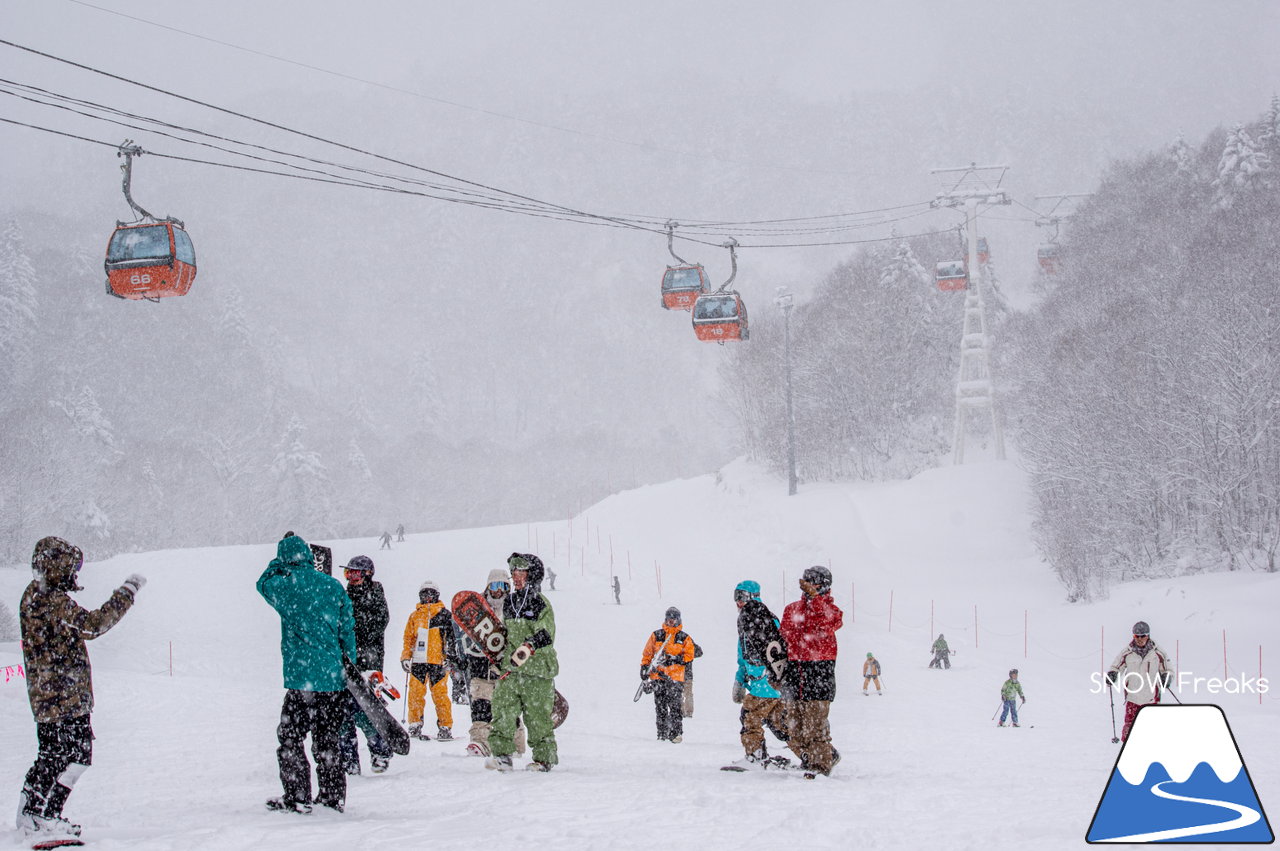 札幌国際スキー場｜待ちに待った天然雪がたっぷり！ふかふかの粉雪と戯れる、贅沢な2021-2022ウィンターシーズン『初滑り』☆